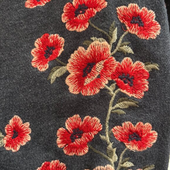 American Eagle Outfitters Embroidered Floral Sleeve Sweatshirt Gray M - Picture 3 of 11